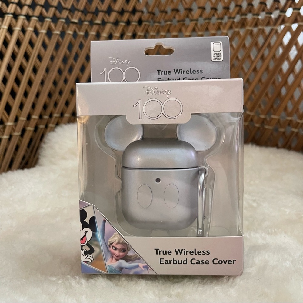 NWT Disney AirPod Generation 1 and 2 Case